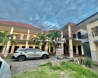 OYO Life 93504 Kost Krisna - Banjar - Gebouw
