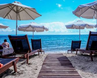 Costa Domus Blue Luxury Apartments - Nikiti - Strand
