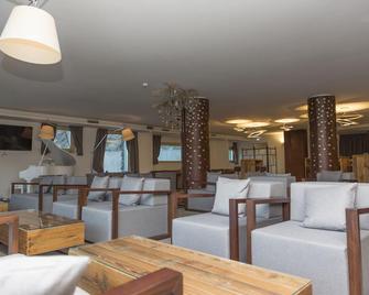 وايت إنجل هوتل - برويل - كيرفينيا - مطعم