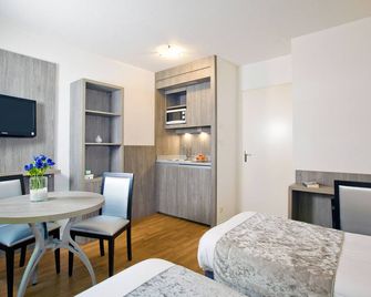 Séjours & Affaires Reims Clairmarais - ריימס - חדר שינה