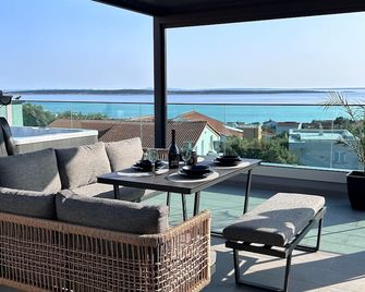 Two bedroom apartment with terrace and sea view Mandre, Pag (A-24670-a) - Kolan - Balcony