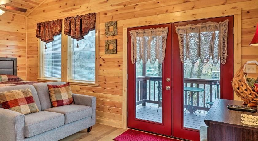 Cozy Heber Springs Cabin w/ Deck & Dock!