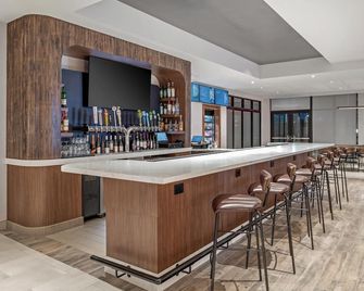 Courtyard by Marriott Woodland - Woodland - Bar