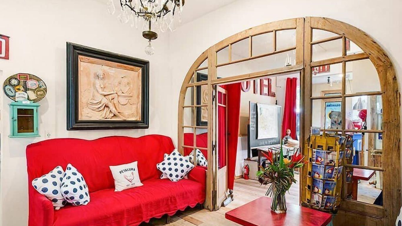 Metro Hotel and Cafe