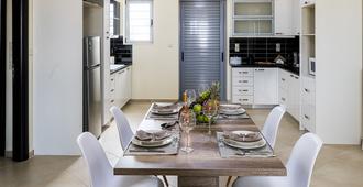 Thresh Apartments Airport By Airstay - Spata - Dining room