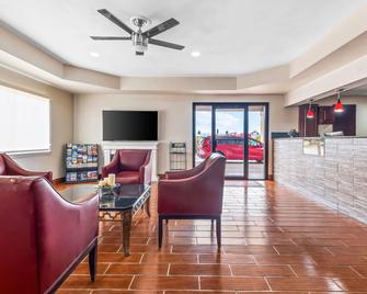 Econo Lodge - Childress - Лоббі