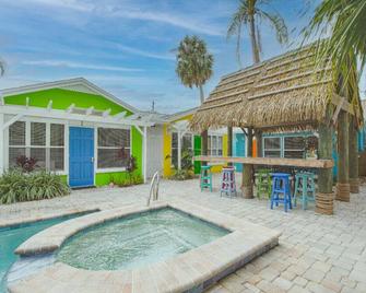 Seaside Retreat Cottages #4 - Indian Rocks Beach - Pool
