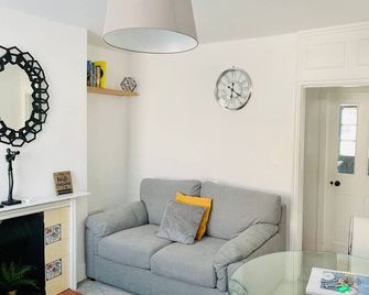 The Salisbury Townhouse - Salisbury - Living room