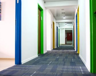 Beach Front Hostel - Tel Aviv - Hallway