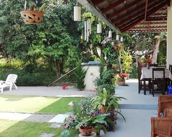 Longan Tree - Saraphi - Patio