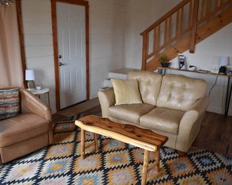 Mountain Cabin w/ 360° Views & Fast WiFi - Westcliffe - Living room