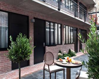 Hotel Les Terres Blanches - Chatou - Patio
