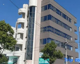 B and C Hotel (Capsule Hotel Amakusa) - Amakusa - Edificio