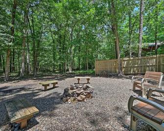 Hot Tub and Deck Broken Bow Azalea House - Broken Bow - Patio