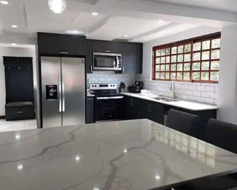 Your Perfect Home Away From Home! - San Ramón - Cocina