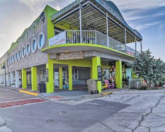 Tropical Pass-A-Grille Gem with Direct Beach Access! - Saint Pete Beach - Building