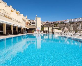 索爾阿馬多雷斯公寓式酒店 - 波多黎各 - 游泳池