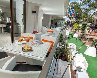 Hotel Lido - קתוליקה - פטיו