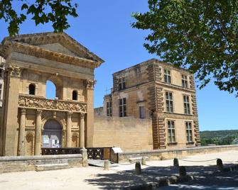 Appartement de Charme - Parc du Luberon - Cadenet - Building