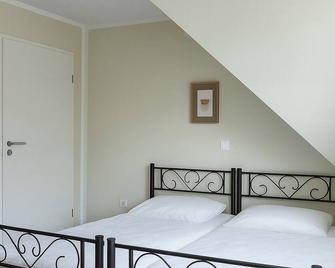 Studio-Standard-Private Bathroom - Hagen - Bedroom