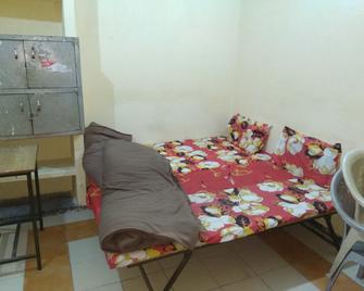 Sant Villa - Hostel - Kanpur - Bedroom