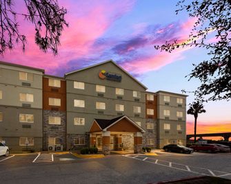 Comfort Inn & Suites Austin North Loop - Austin - Bygning
