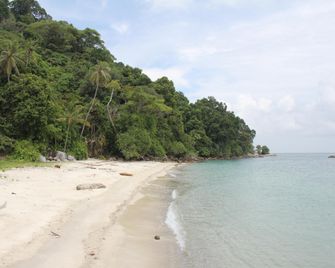OYO 725 My Arm Home & Stay - Medan - Beach