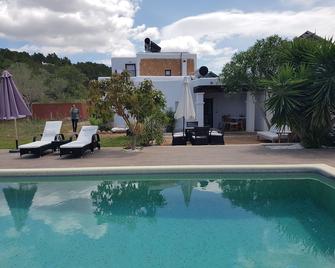 rural property ideal for couples who enjoy the natural surroundings and tranquility. - Sant Antoni de Portmany - Piscine