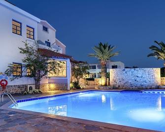 阿德萊斯飯店 - 普拉塔尼亞斯 - 游泳池