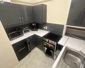 Great location nice & comfy 5 mins from the famous Manchester museum - Manchester - Keittiö