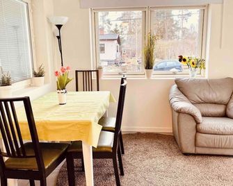 Lovely 2-bed Flat In Stockholm - Sollentuna - Matsal
