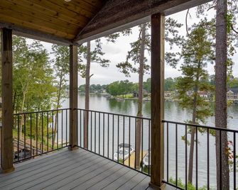 Waterfront Luxury Tiny Home 360 North on Wilson Lake Close to Robert Trent Jones - Muscle Shoals - Balcón