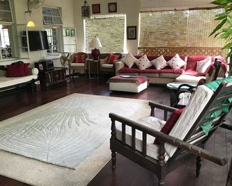 Luxurious Eco friendly, Vegetarian Suite in the Hummingbird Apartment - St. Michael - Lounge