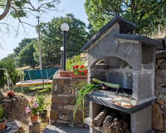 Inviting Cottage in Maniace With Private Garden - Maniace