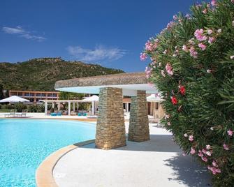 Is Molas Resort - Pula - Piscina