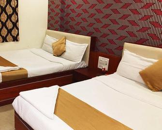 Hotel Safar Residency - Mumbai - Bedroom