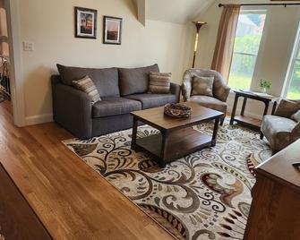 River Overlook - Check the view from your deck! - Canton - Living room
