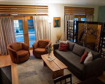 Easy Living in the Heart of Pearl - Portland - Phòng khách
