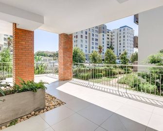 Uniquestay Mayfair Apartment 139 - Century City - Balcón