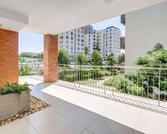 Uniquestay Mayfair Apartment 139 - Century City - Balcón