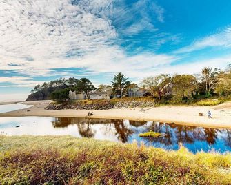 Cozy Coastal Condo Steps from The Beach - Neskowin - Playa