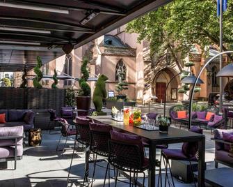 Sofitel Strasbourg Grande Ile - Strasbourg - Patio