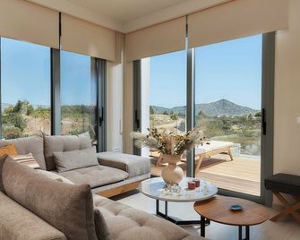 Villa Elounda Lion, 2 Pools, Hammam & Beach Access, By Thinkvilla - Agios Nikolaos - Pokój dzienny