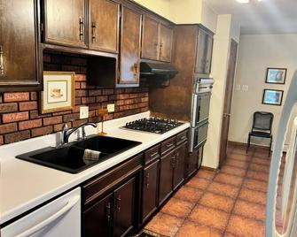Cozy 4-bedroom house in wonderful Matteson with AC, WiFi - Matteson