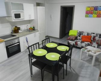 Your-Trip Ideal For Wine Tourism And Laurel Street - Logroño - Dining room