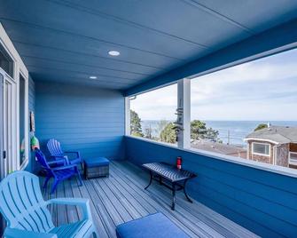 The Captains Lookout Sleeps 6, Hot Tub, Pet Friendly, Ocean View - Depoe Bay - Balcón