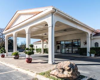 Motel 6 Stephenville - Stephenville - Building
