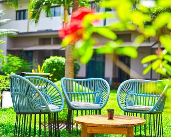 أونومو هوتل باماكو - باماكو - شرفة مرصوفة