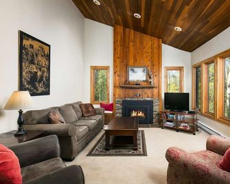 White Pines Crescent Ridge 3-bedroom Condo - Walk to Slopes - Park City - Living room
