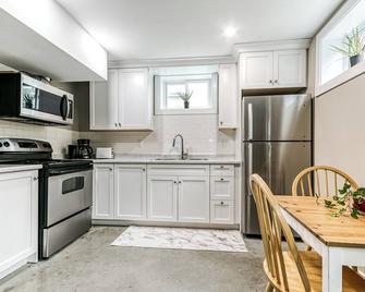 Cozy Comfy Studio - Sudbury - Kitchen